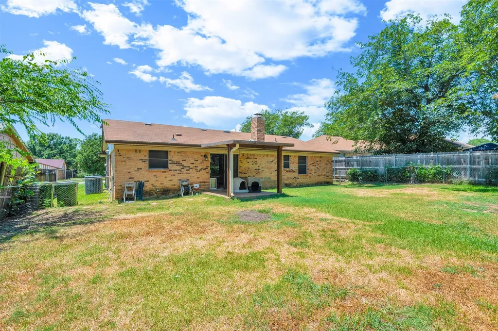 7616 Meadowbrook Drive Watauga TX 76148