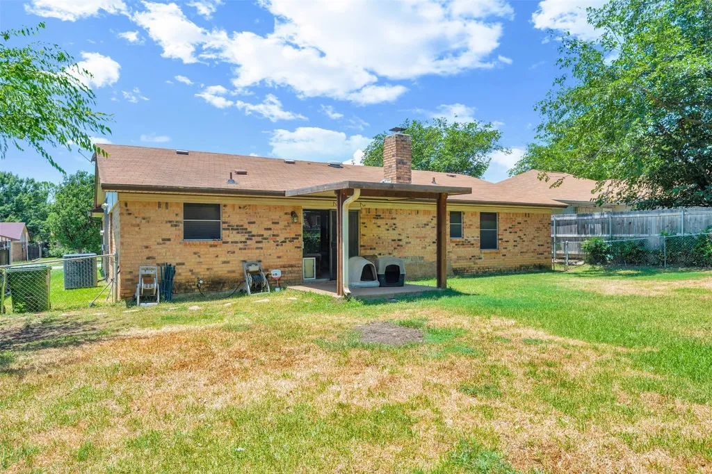 7616 Meadowbrook Drive Watauga TX 76148