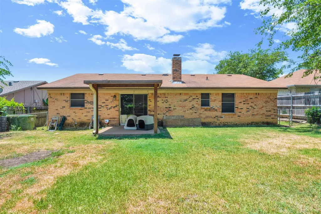 7616 Meadowbrook Drive Watauga TX 76148