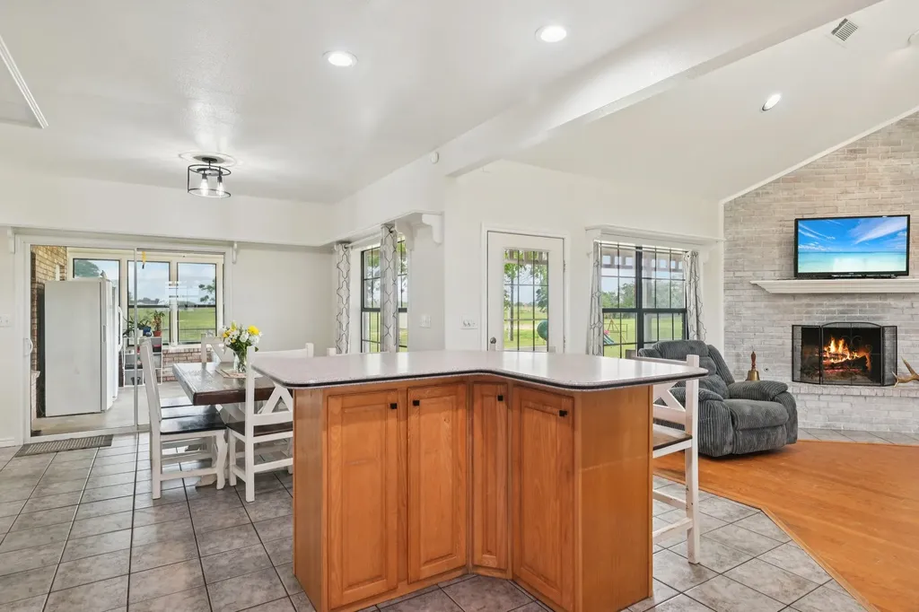 1143 Rs County Road 2300 Emory TX 75440