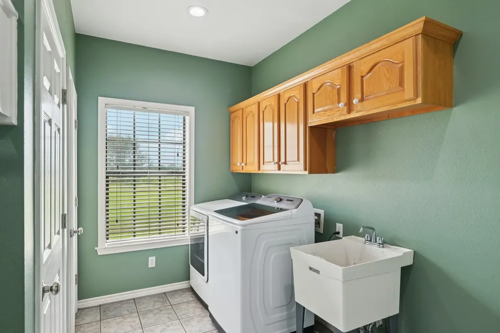 1143 Rs County Road 2300 Emory TX 75440