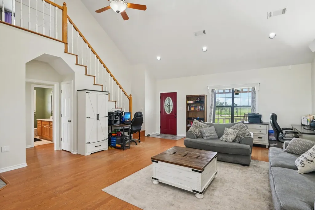 1143 Rs County Road 2300 Emory TX 75440