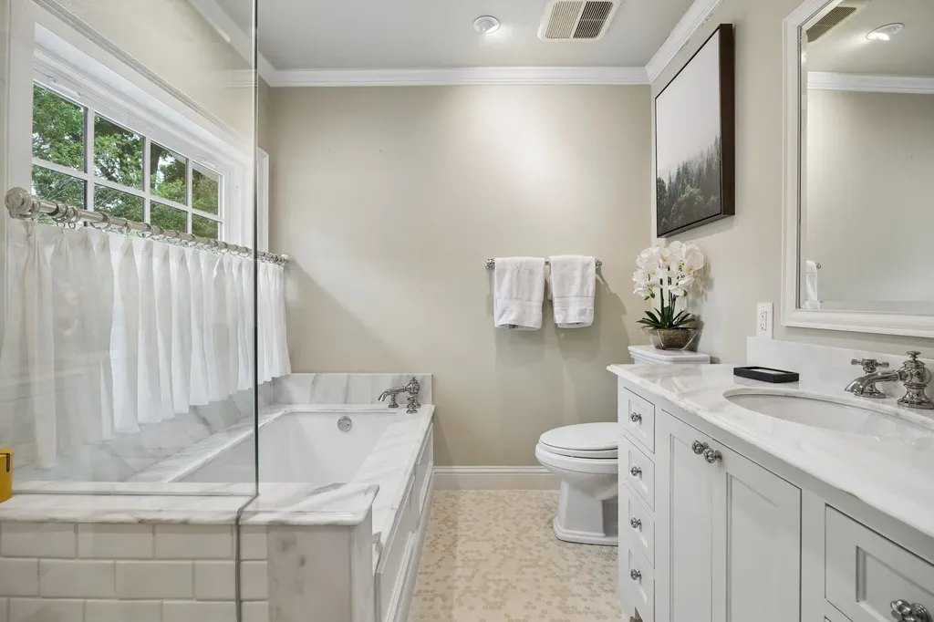 6671 Gaston Avenue Dallas TX 75214