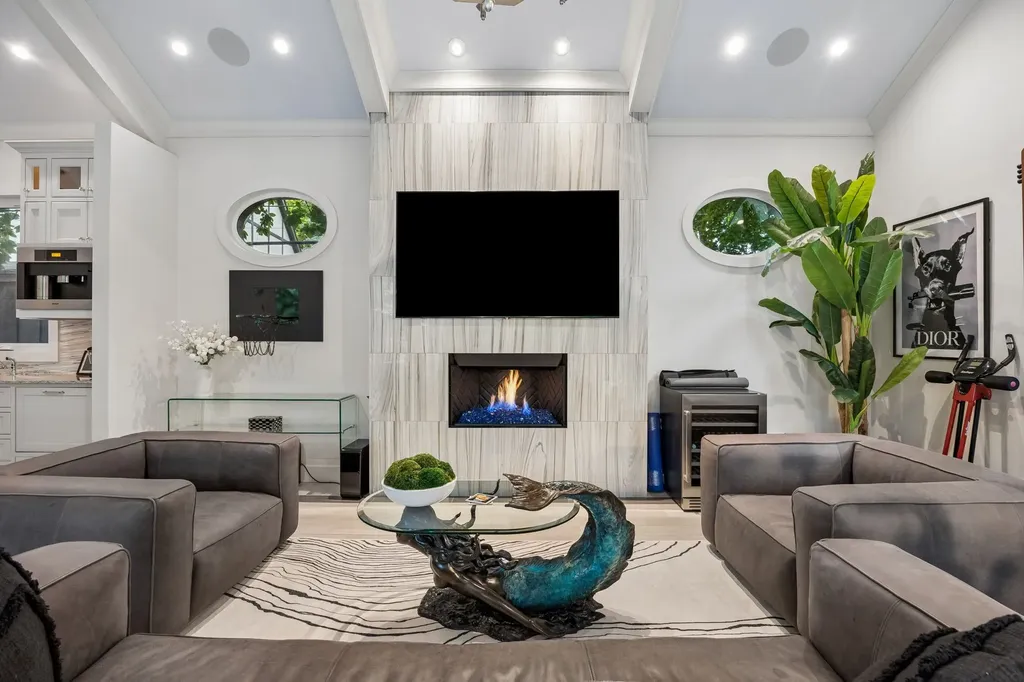 6671 Gaston Avenue Dallas TX 75214