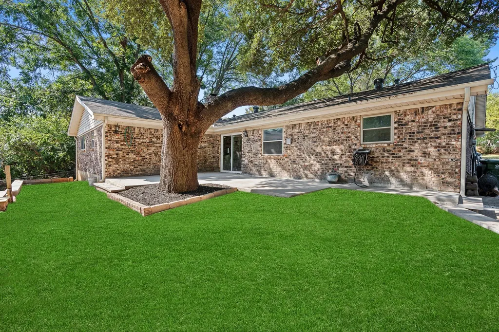 2116 Tamworth Court Bedford TX 76021