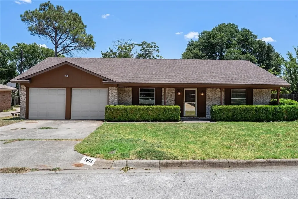 7409 Pinehurst Drive W Fort Worth TX 76134