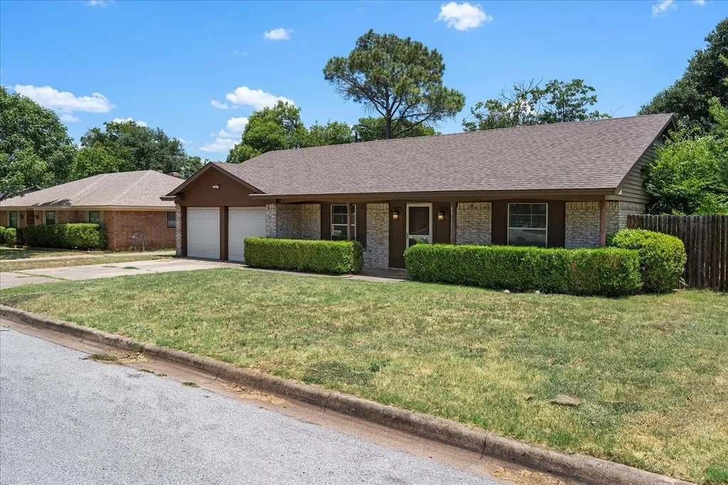 7409 Pinehurst Drive W Fort Worth TX 76134