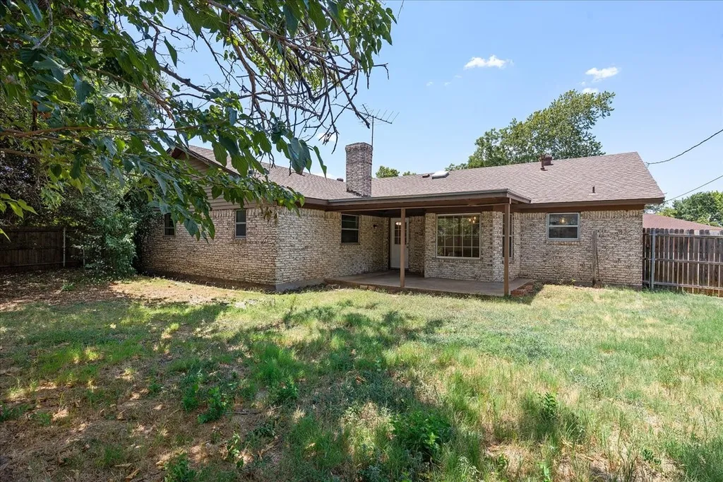 7409 Pinehurst Drive W Fort Worth TX 76134