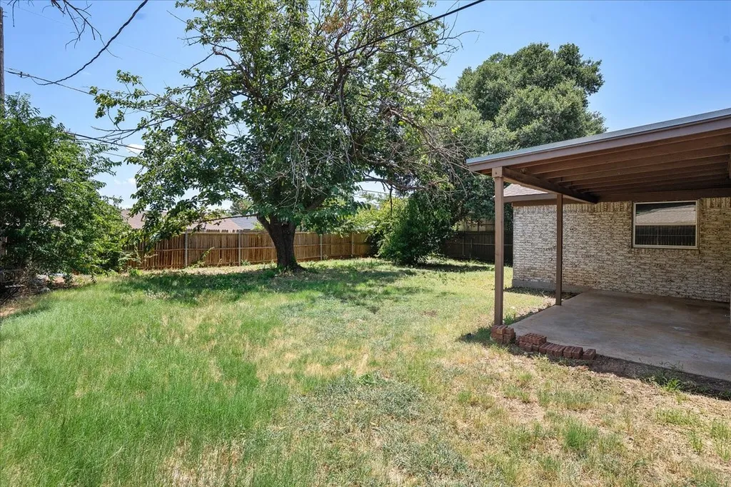 7409 Pinehurst Drive W Fort Worth TX 76134