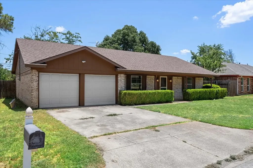 7409 Pinehurst Drive W Fort Worth TX 76134