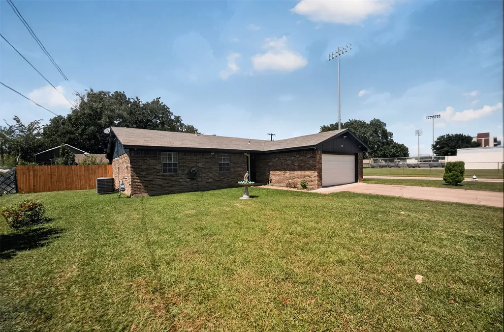 519 E 8th Street Irving TX 75060