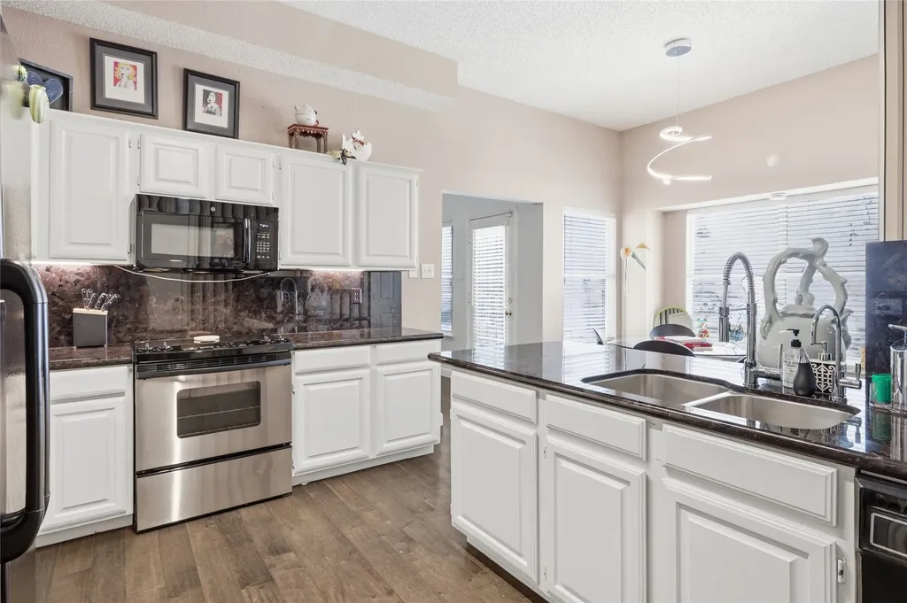 18007 Windflower Way Dallas TX 75252