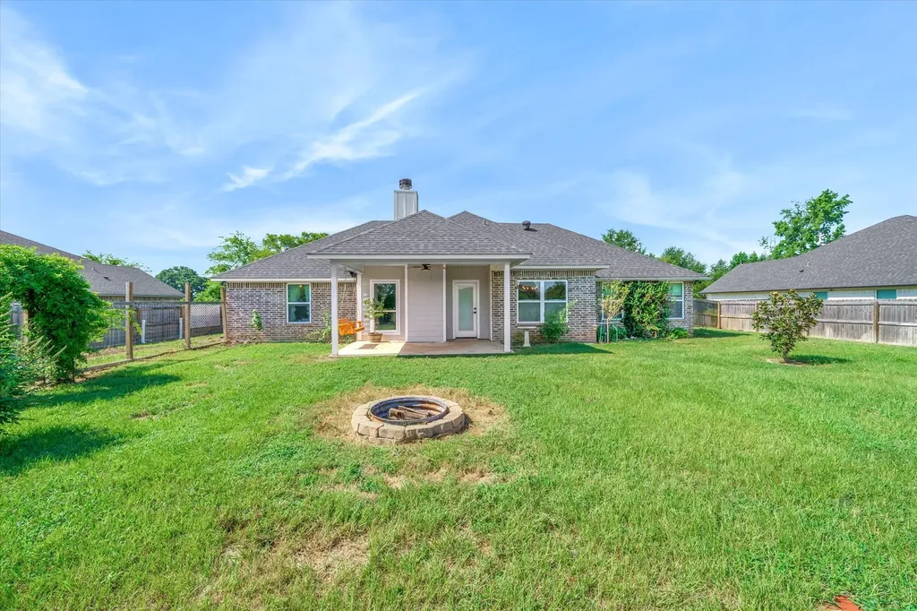 677 Oklahoma Street Van TX 75790