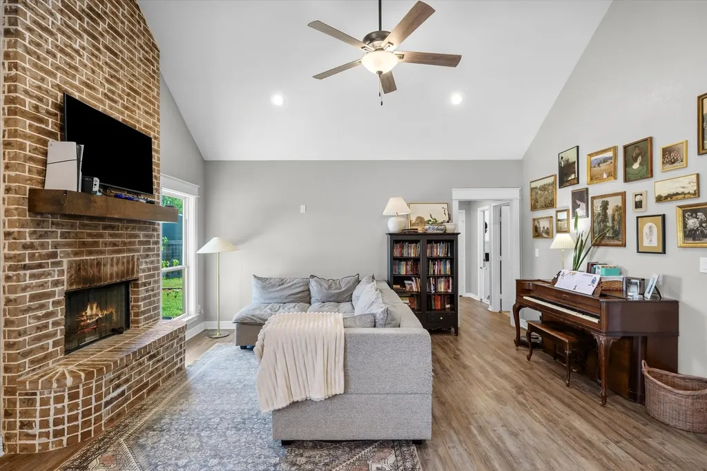 677 Oklahoma Street Van TX 75790