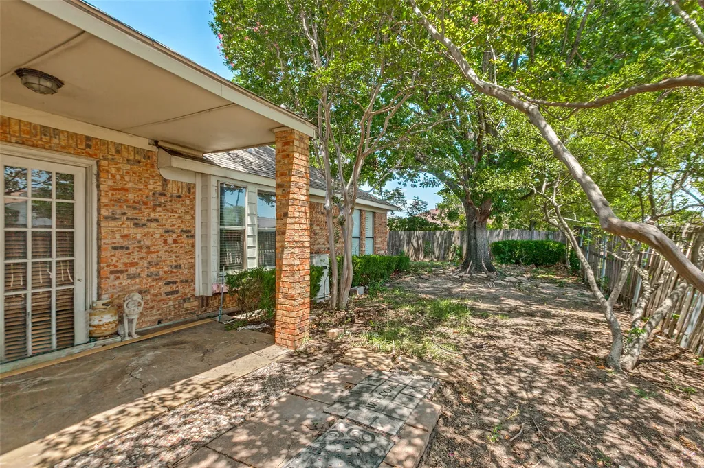 2901 Big Oaks Drive Garland TX 75044