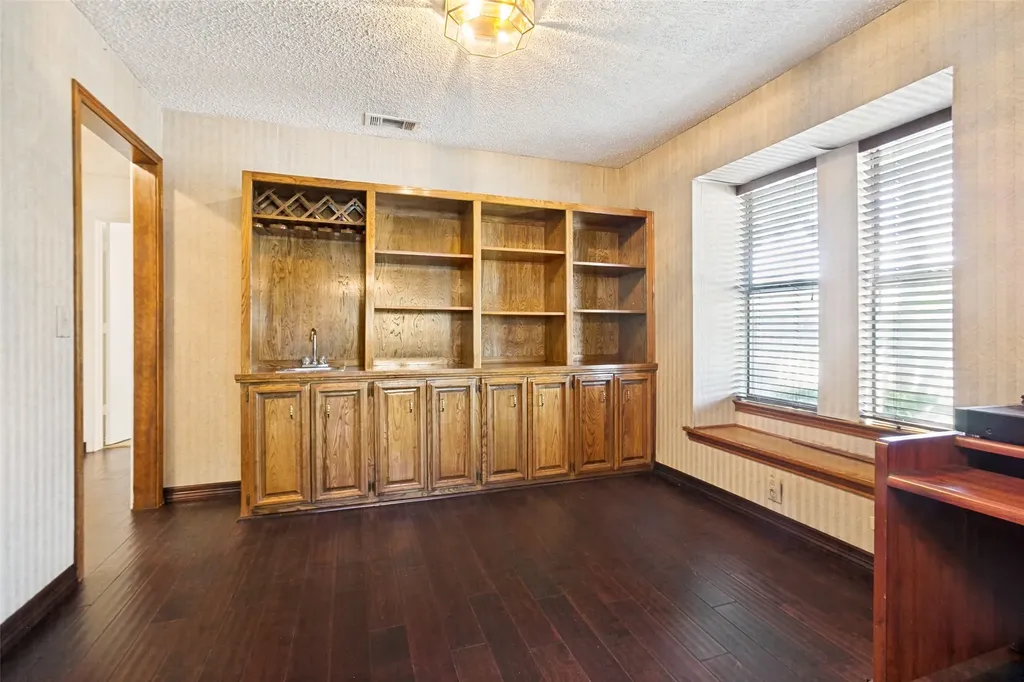 2901 Big Oaks Drive Garland TX 75044
