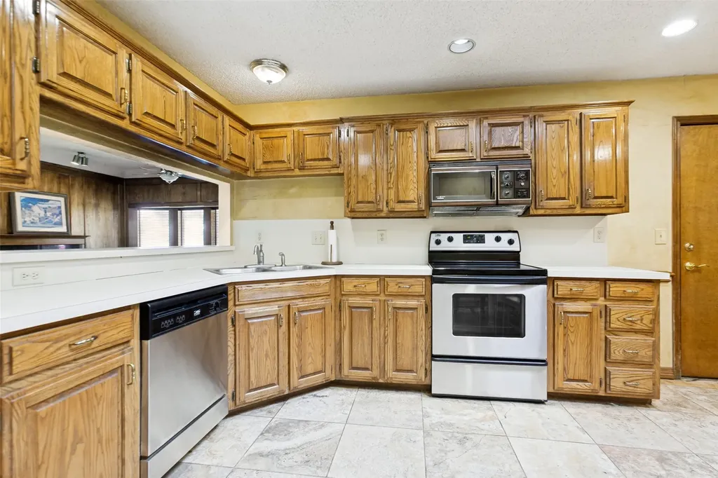 2901 Big Oaks Drive Garland TX 75044