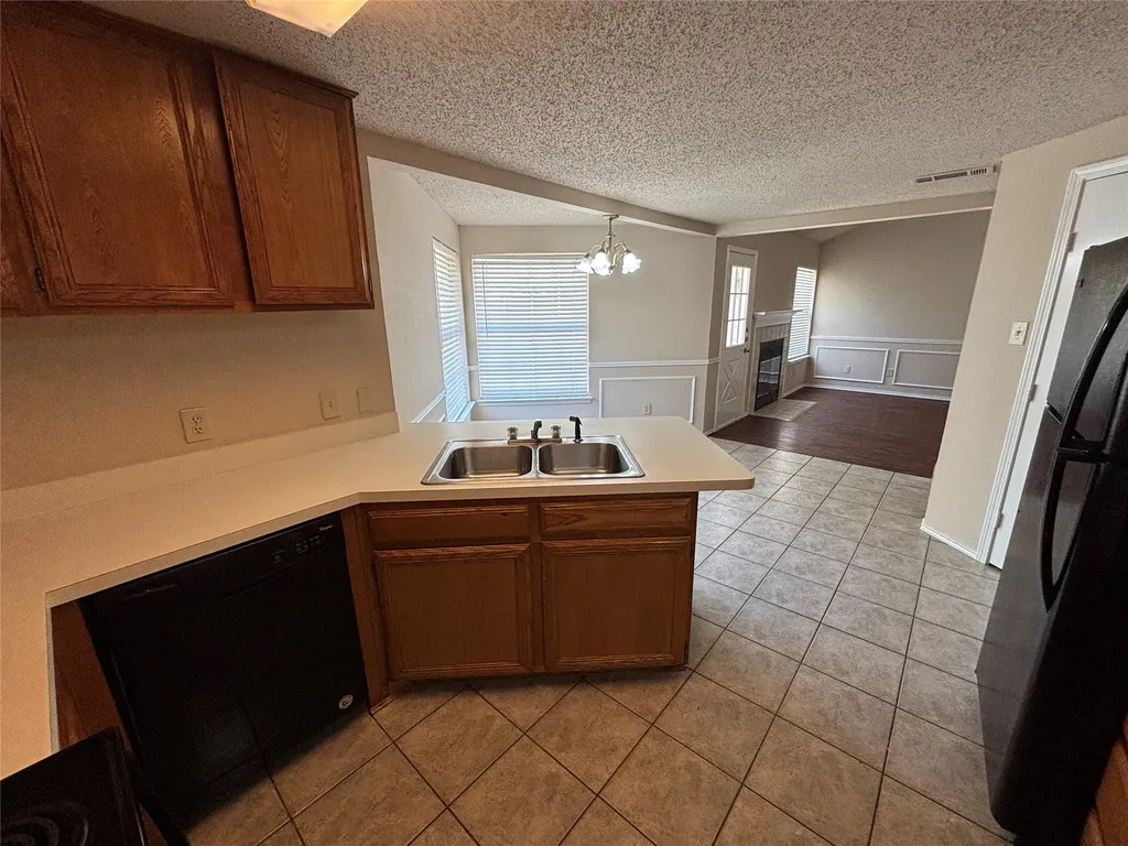 6421 Nellie Drive Arlington TX 76002