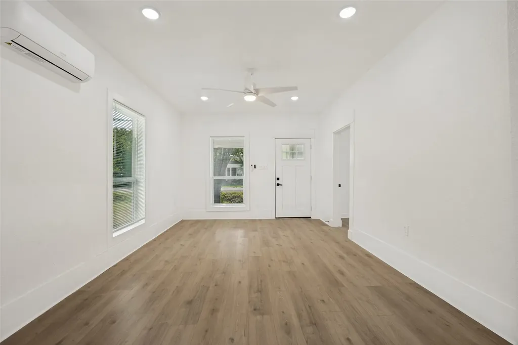 404 S Pearl Street Trenton TX 75490