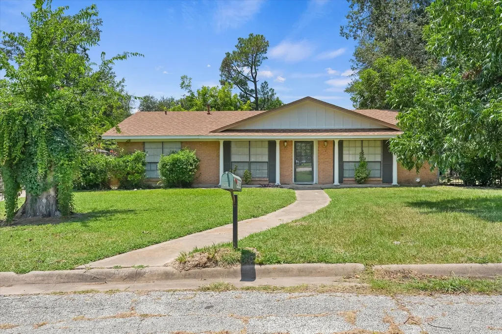 2803 Bois D Arc Street Commerce TX 75428