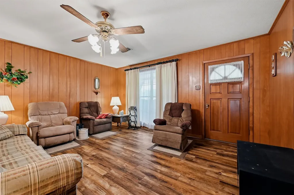 3751 Highway 289 Dorchester TX 75459