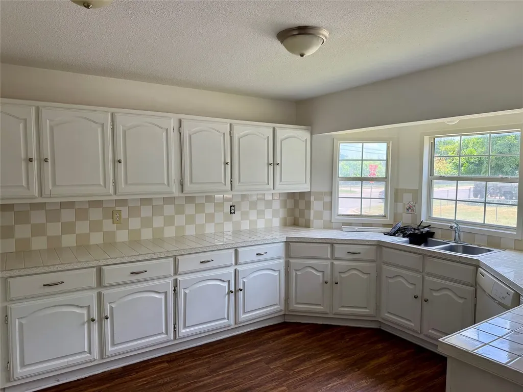 1407 N East Street Belton TX 76513