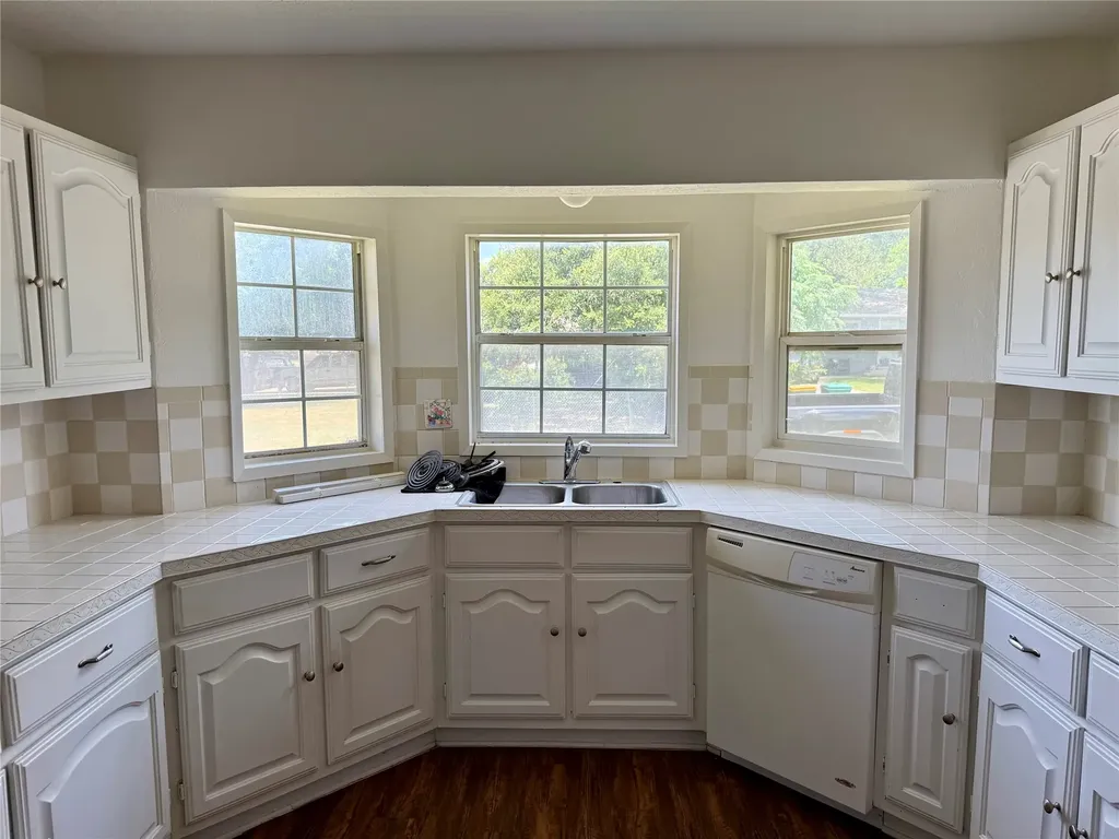 1407 N East Street Belton TX 76513
