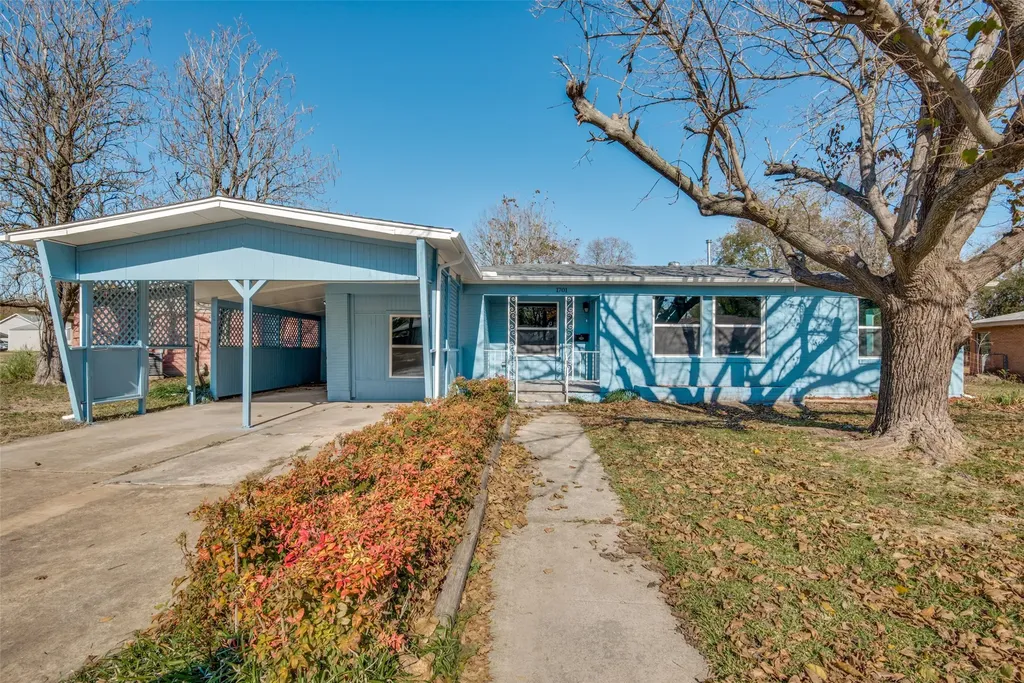 1701 Merrywood Way Gainesville TX 76240
