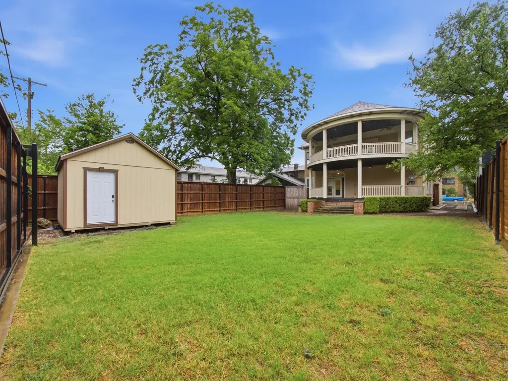 1209 Kings Highway Dallas TX 75208