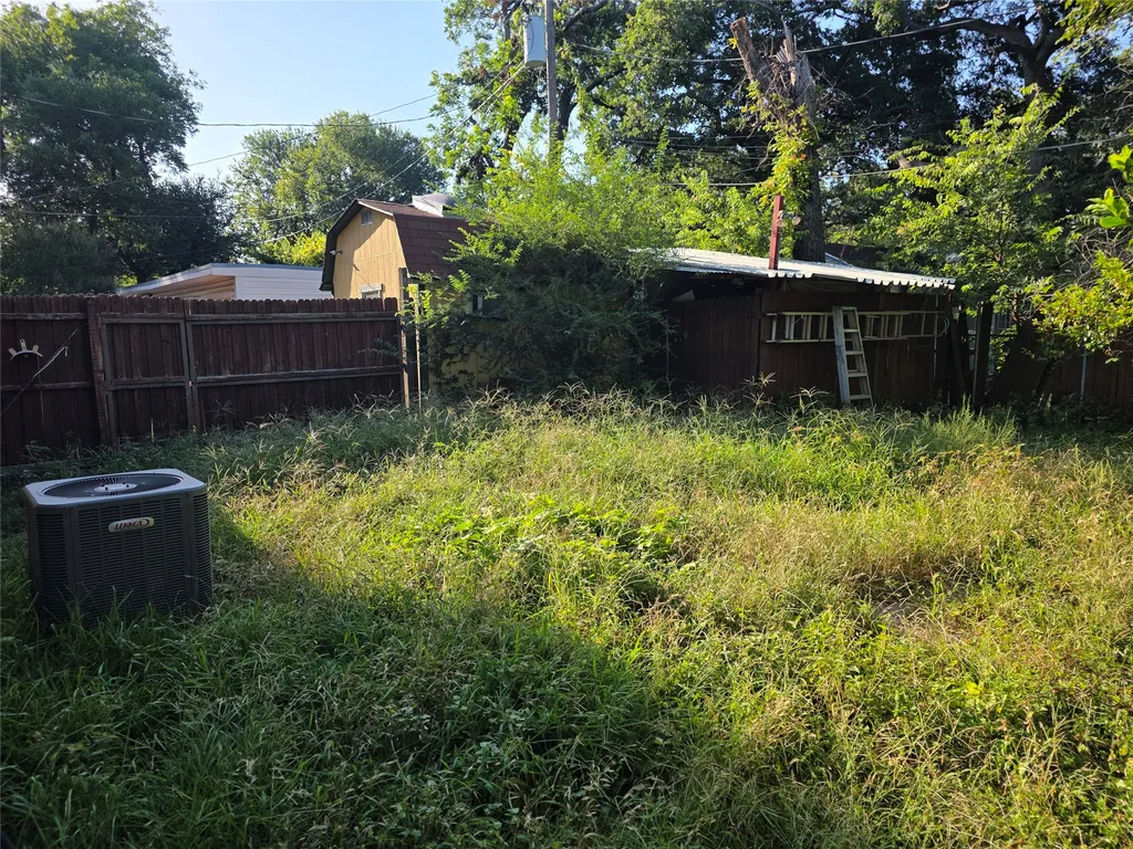 2216 Daisy Lane Fort Worth TX 76111