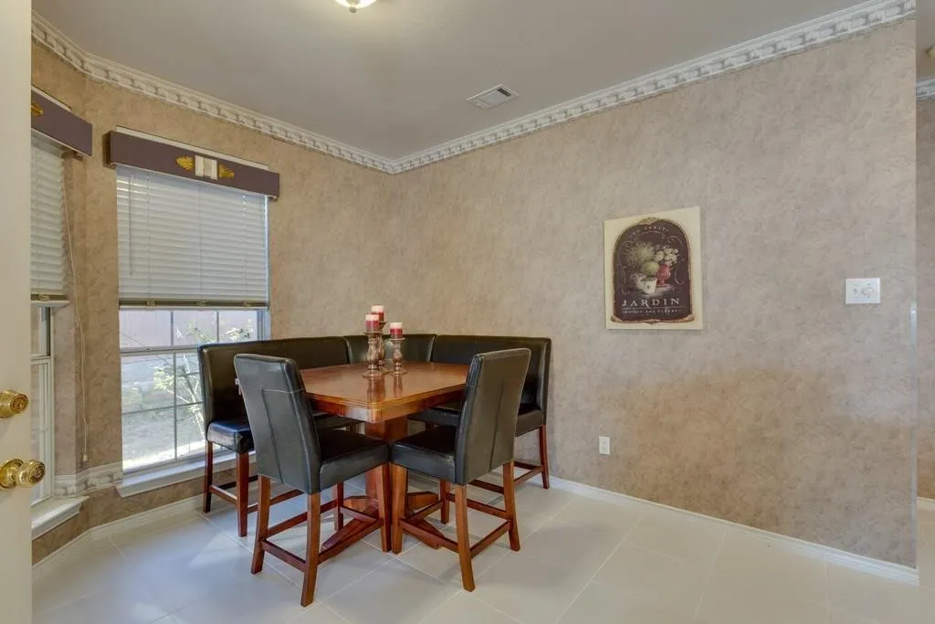 801 Steeps Court Euless TX 76039