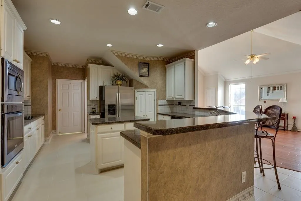 801 Steeps Court Euless TX 76039