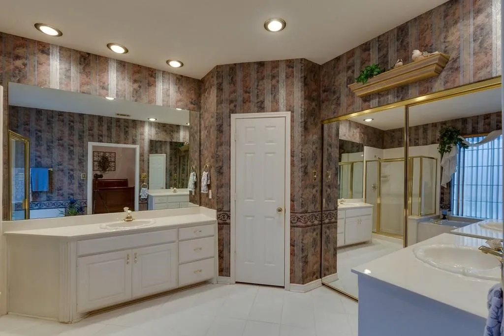 801 Steeps Court Euless TX 76039