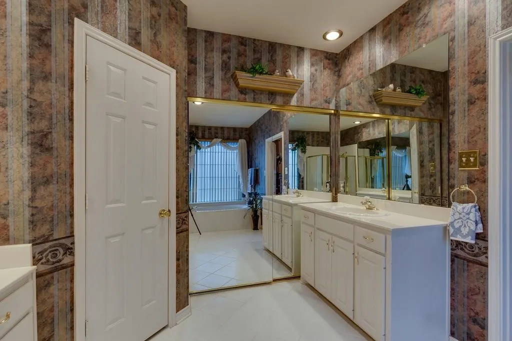 801 Steeps Court Euless TX 76039