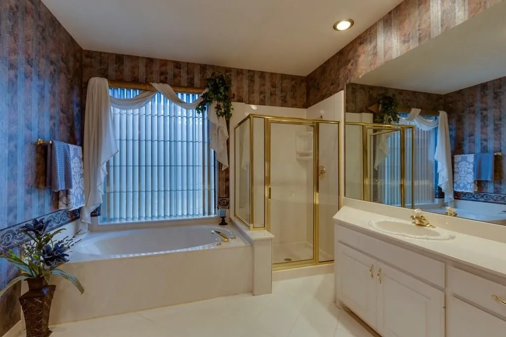 801 Steeps Court Euless TX 76039