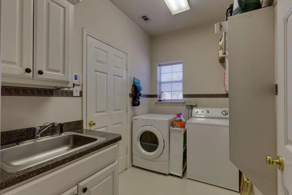 801 Steeps Court Euless TX 76039