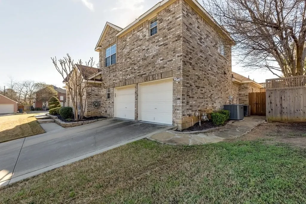 801 Steeps Court Euless TX 76039