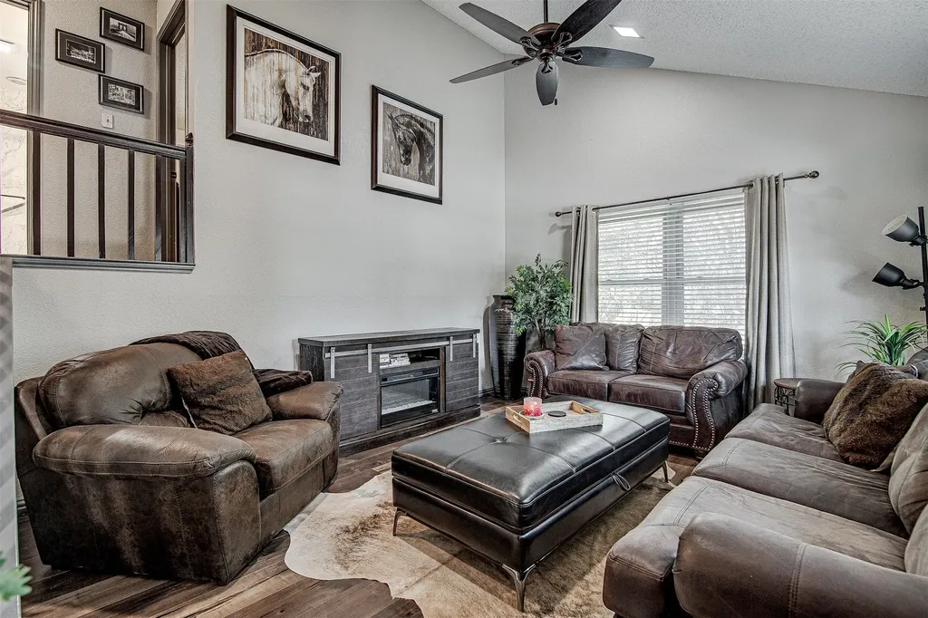 6112 Farmingdale Drive Arlington TX 76001
