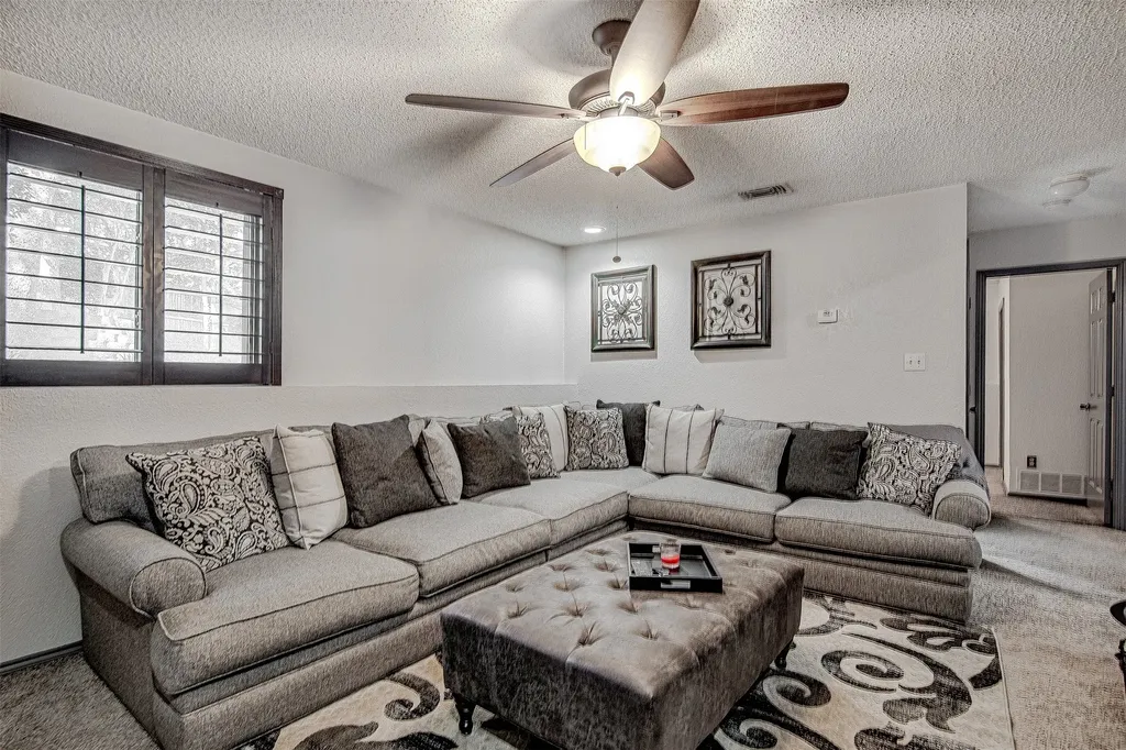 6112 Farmingdale Drive Arlington TX 76001