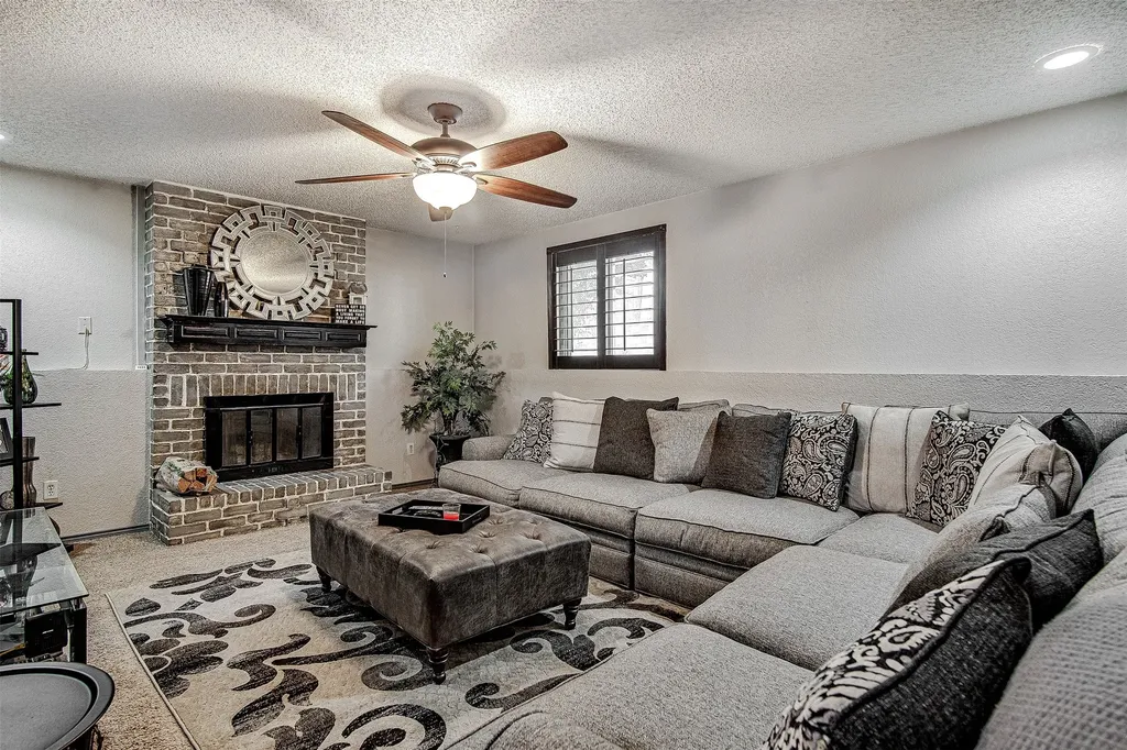 6112 Farmingdale Drive Arlington TX 76001