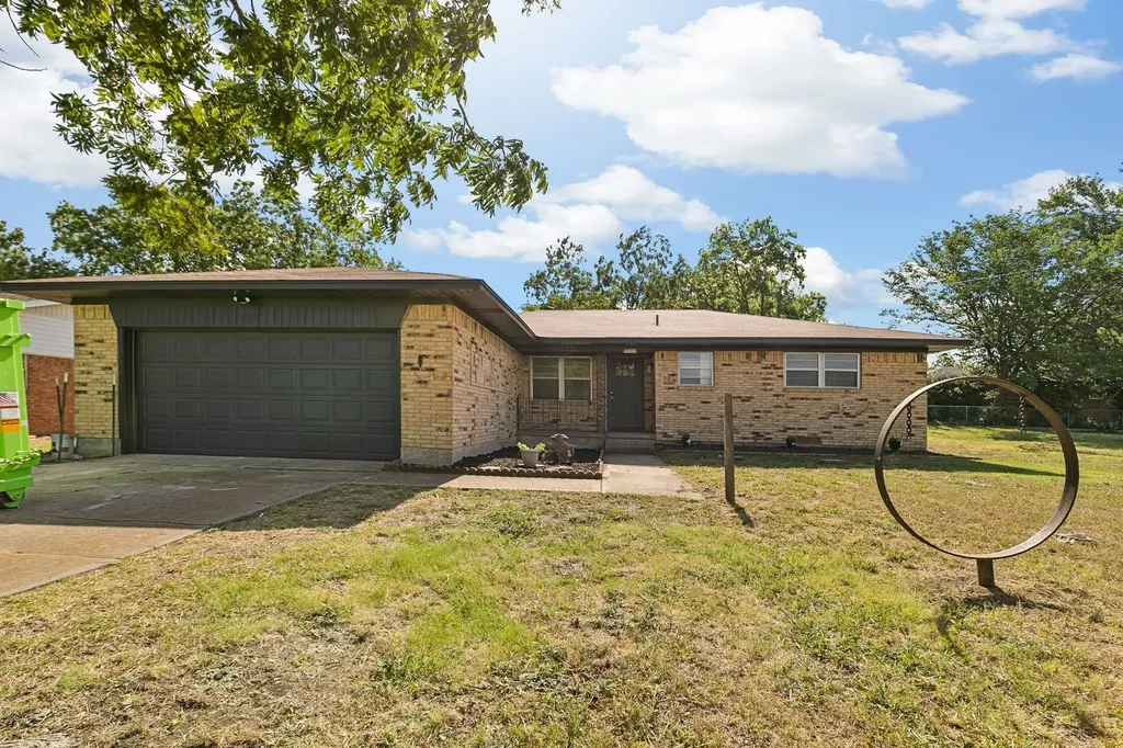609 S Farmington Road Howe TX 75459