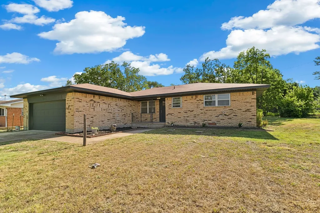 609 S Farmington Road Howe TX 75459