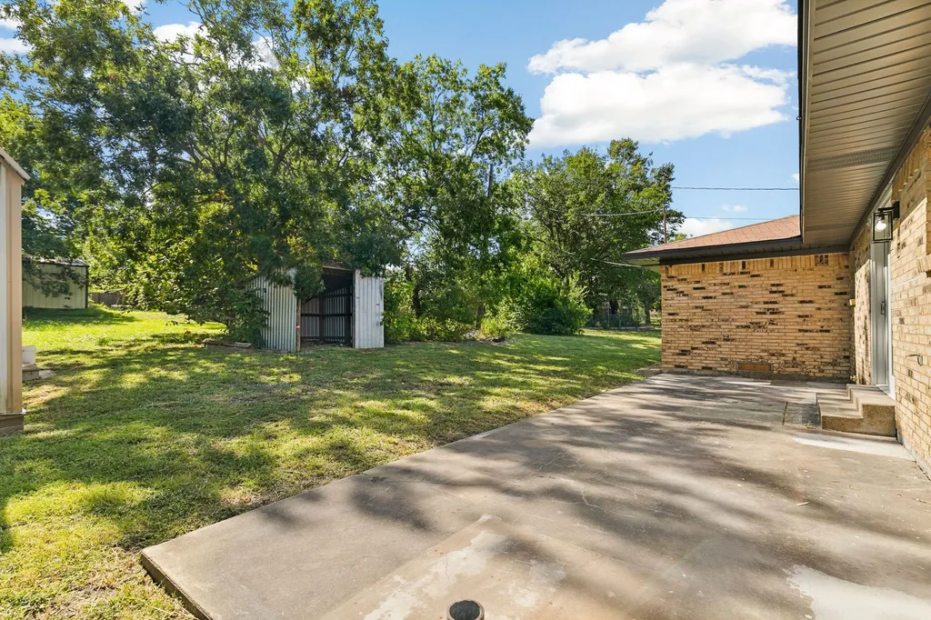 609 S Farmington Road Howe TX 75459