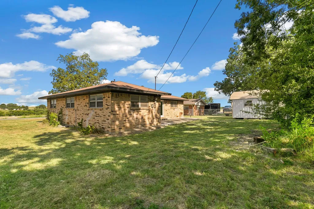 609 S Farmington Road Howe TX 75459