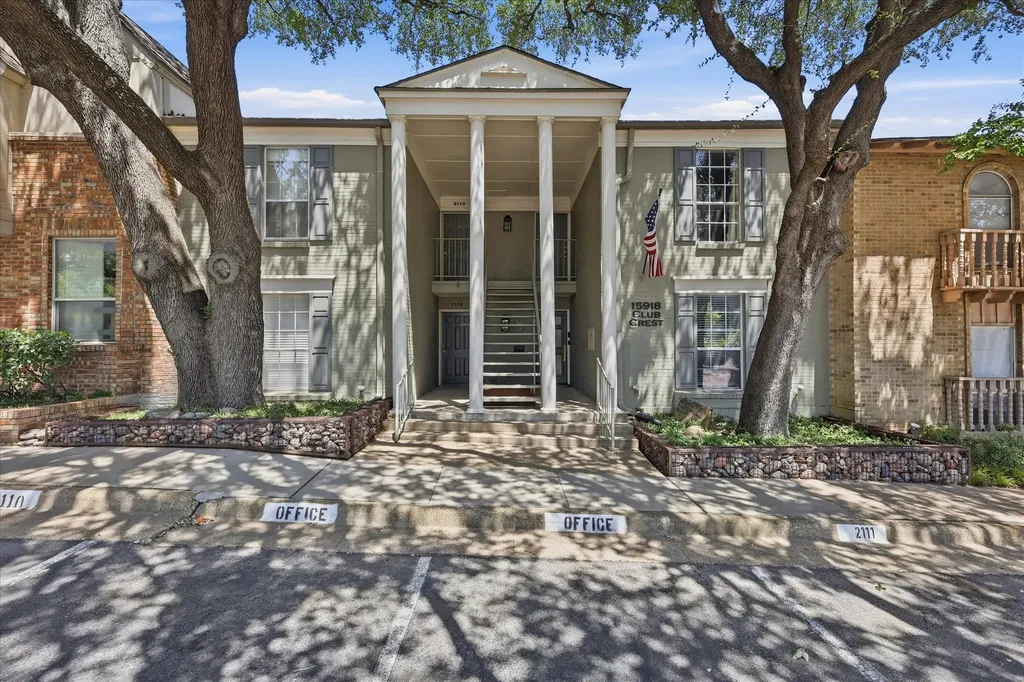 15918 Club Crest Drive Dallas TX 75248