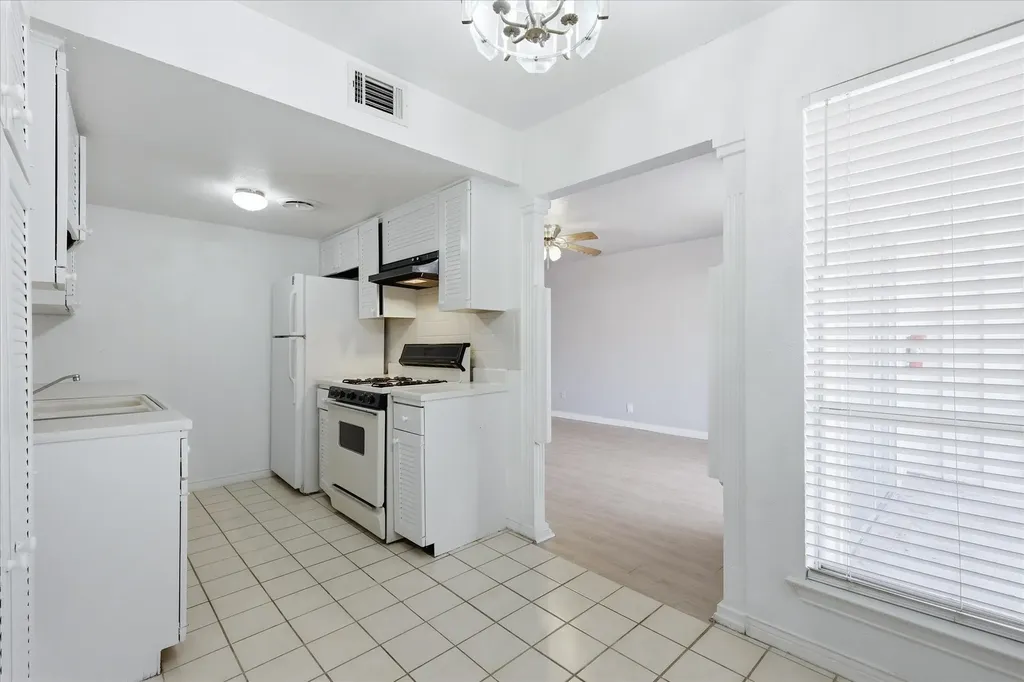 15918 Club Crest Drive Dallas TX 75248