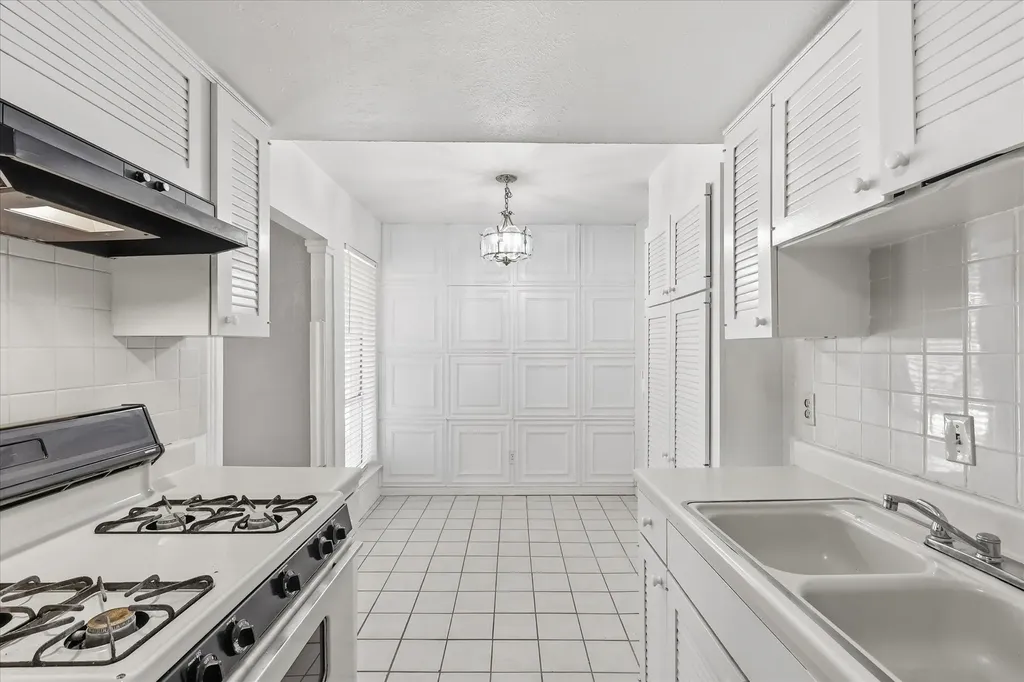 15918 Club Crest Drive Dallas TX 75248