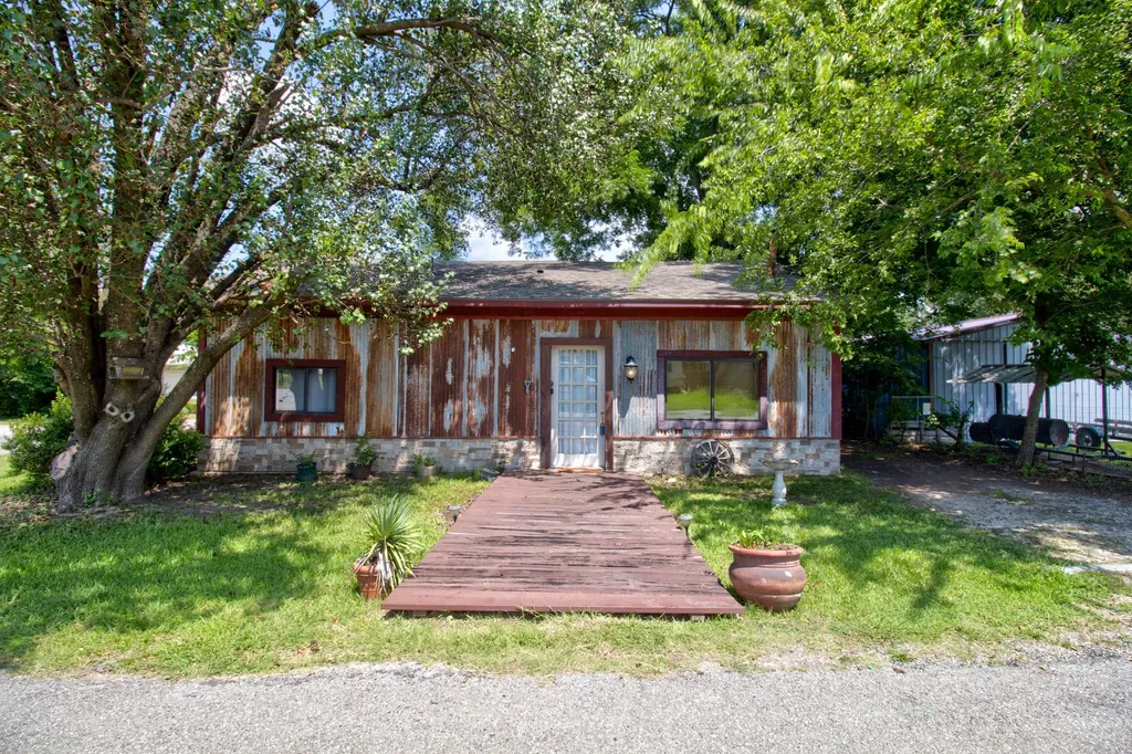 12 Old Shawnee Trail Drive Gordonville TX 76245