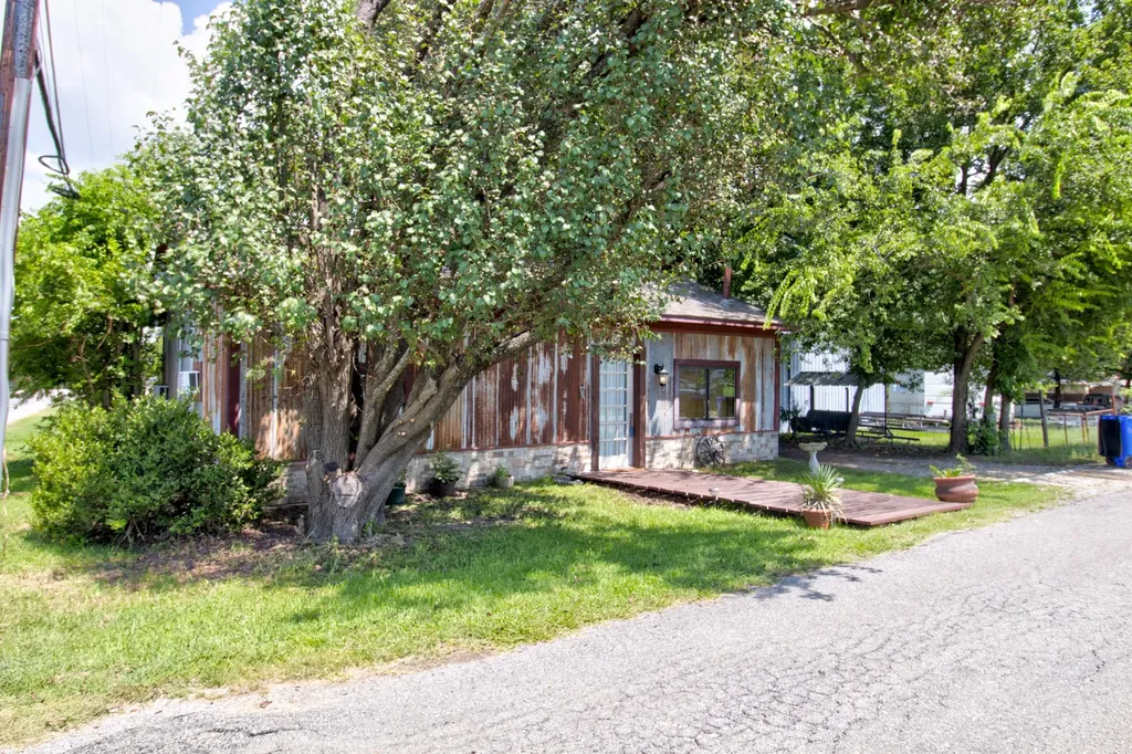 12 Old Shawnee Trail Drive Gordonville TX 76245