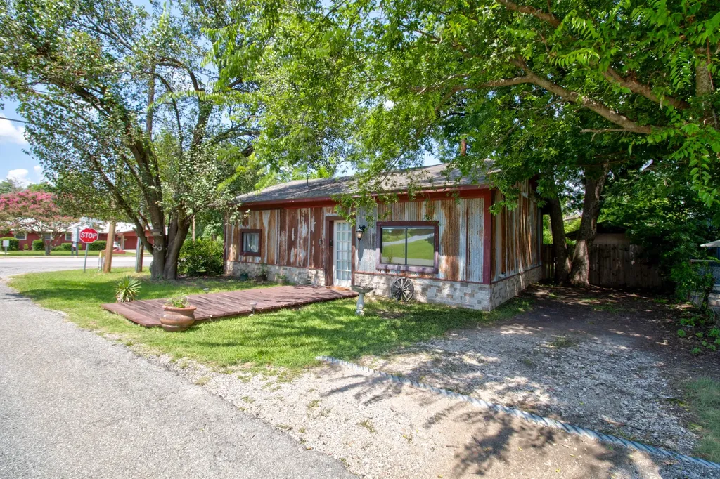 12 Old Shawnee Trail Drive Gordonville TX 76245